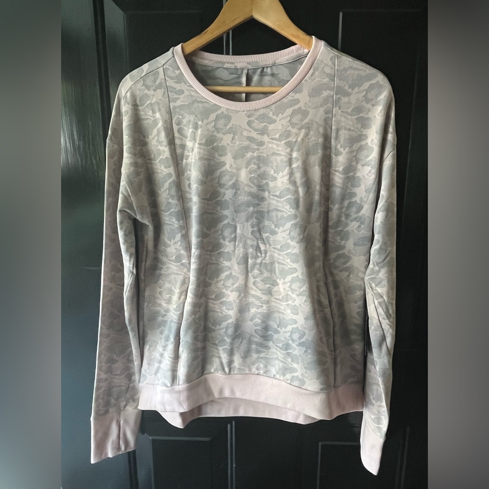 NWT Chase 54 Women’s Tranquil Animal Print Crew - Blush - Sz Medium